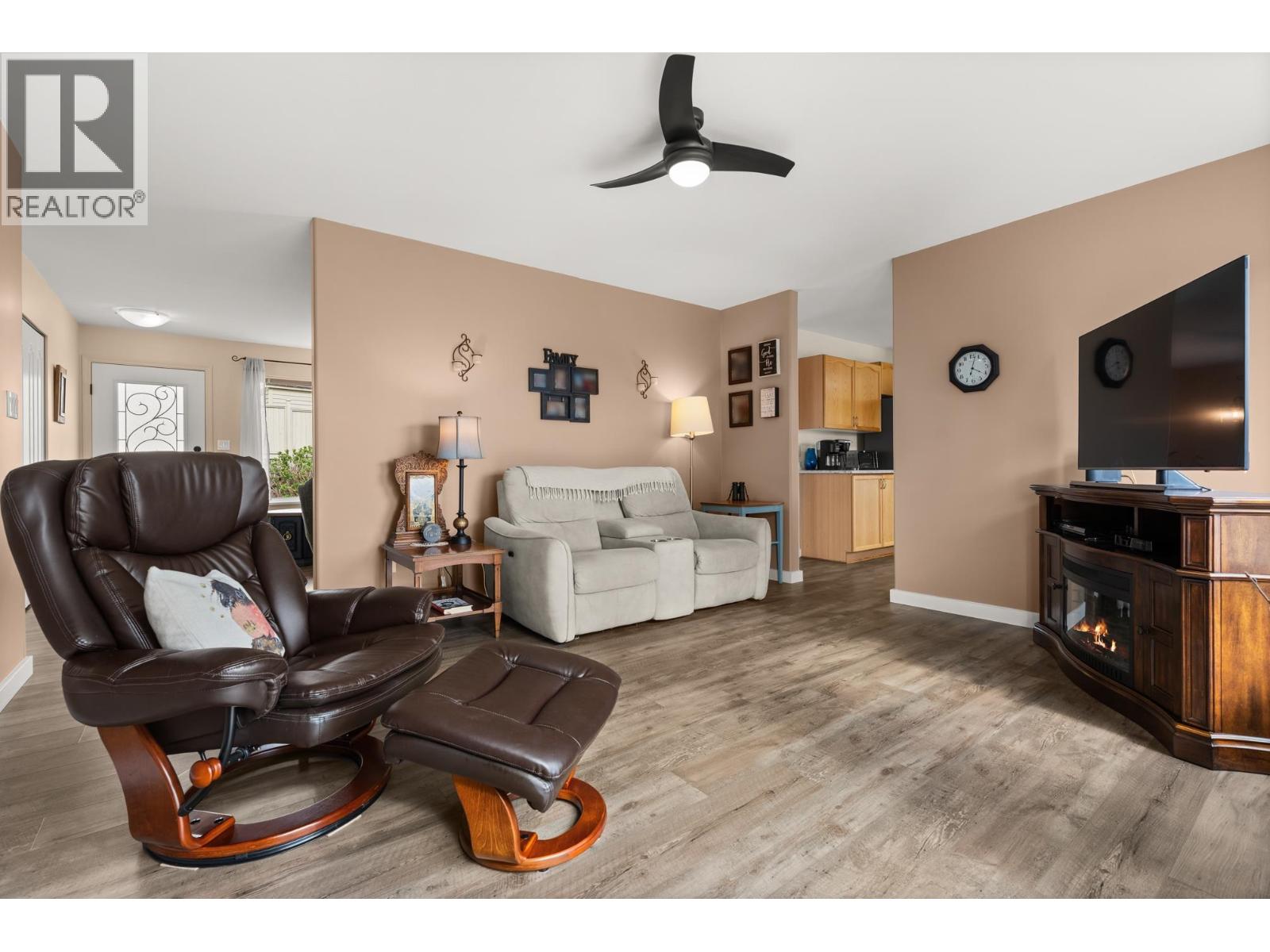 6365 Homestead Avenue, Sechelt, British Columbia  V7Z 0M7 - Photo 8 - R3113936