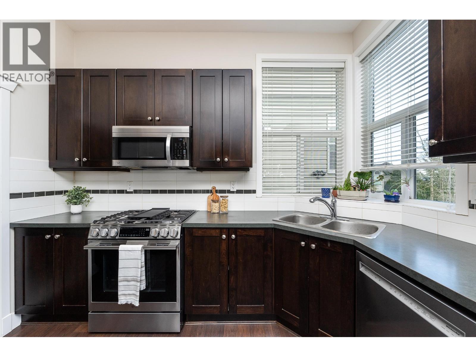 3416 Galloway Avenue, Coquitlam, British Columbia  V3E 0B8 - Photo 5 - R3113941