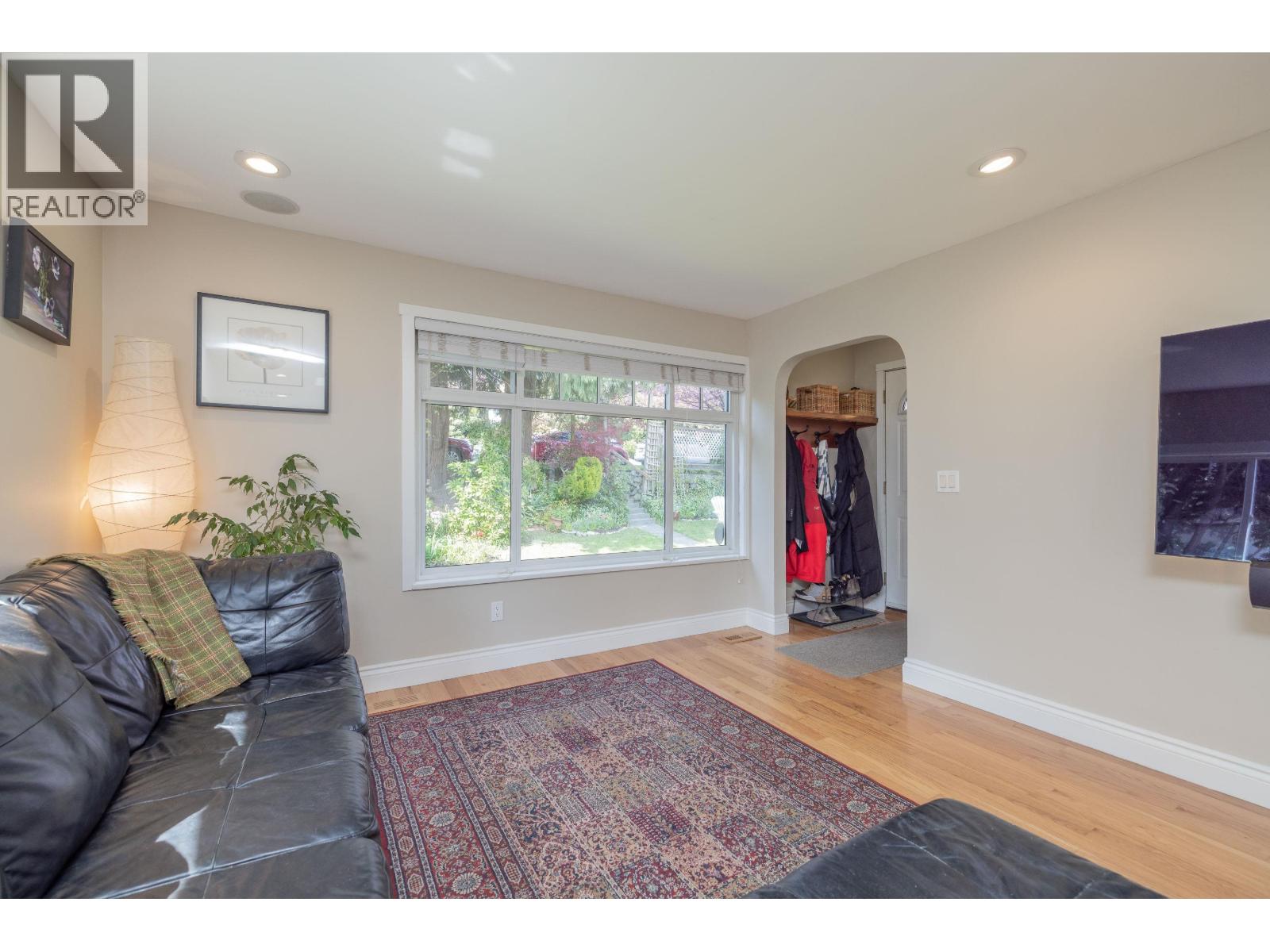 1119 Cloverley Street, North Vancouver, British Columbia  V7L 1N7 - Photo 3 - R3113955