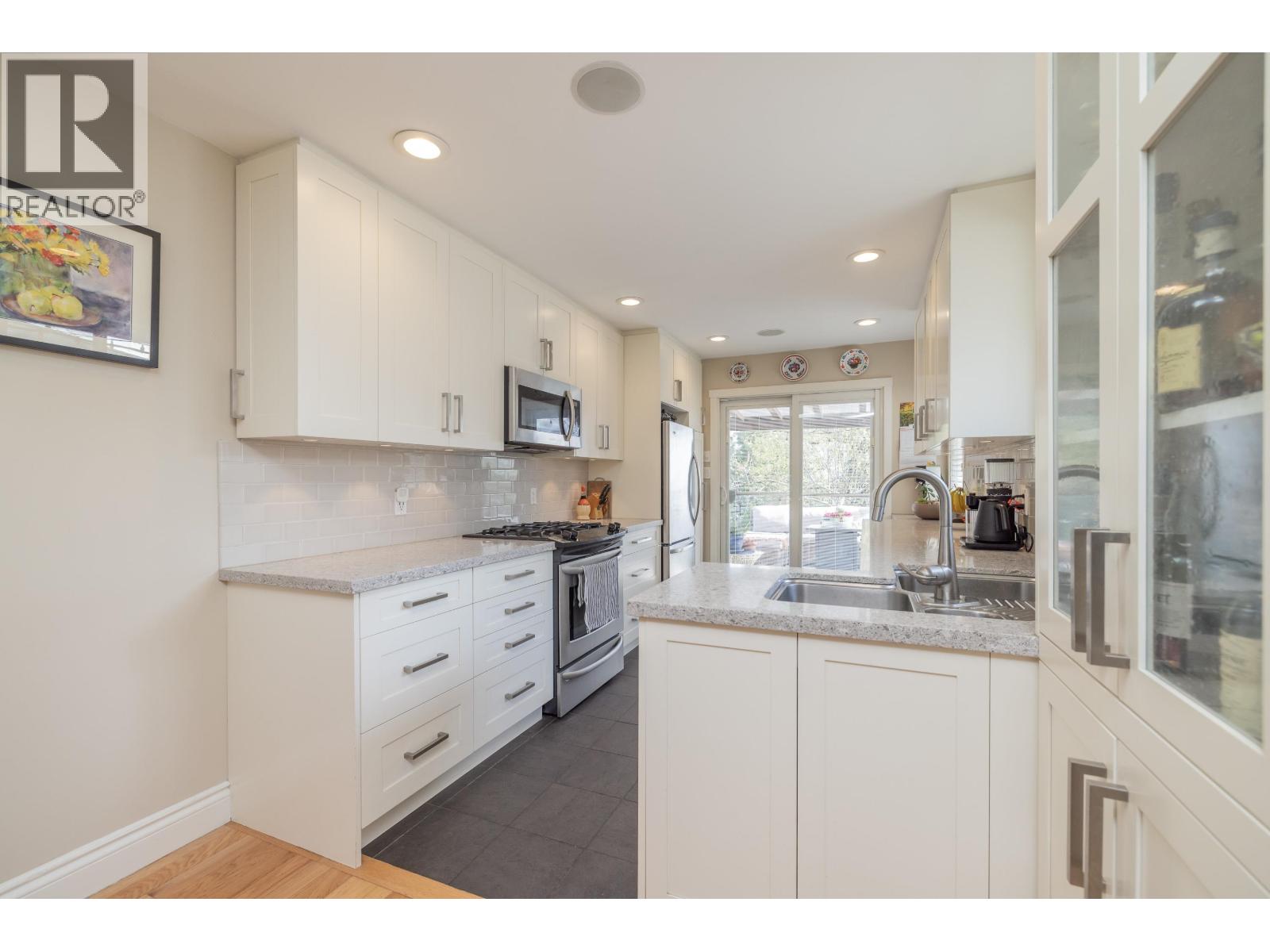 1119 Cloverley Street, North Vancouver, British Columbia  V7L 1N7 - Photo 6 - R3113955