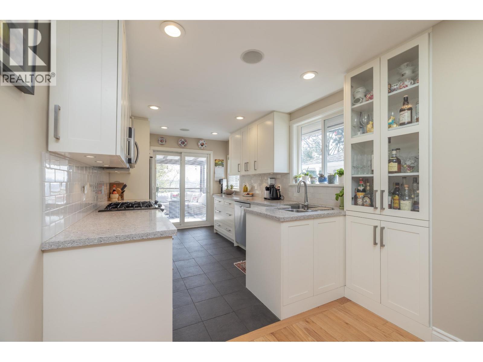 1119 Cloverley Street, North Vancouver, British Columbia  V7L 1N7 - Photo 7 - R3113955