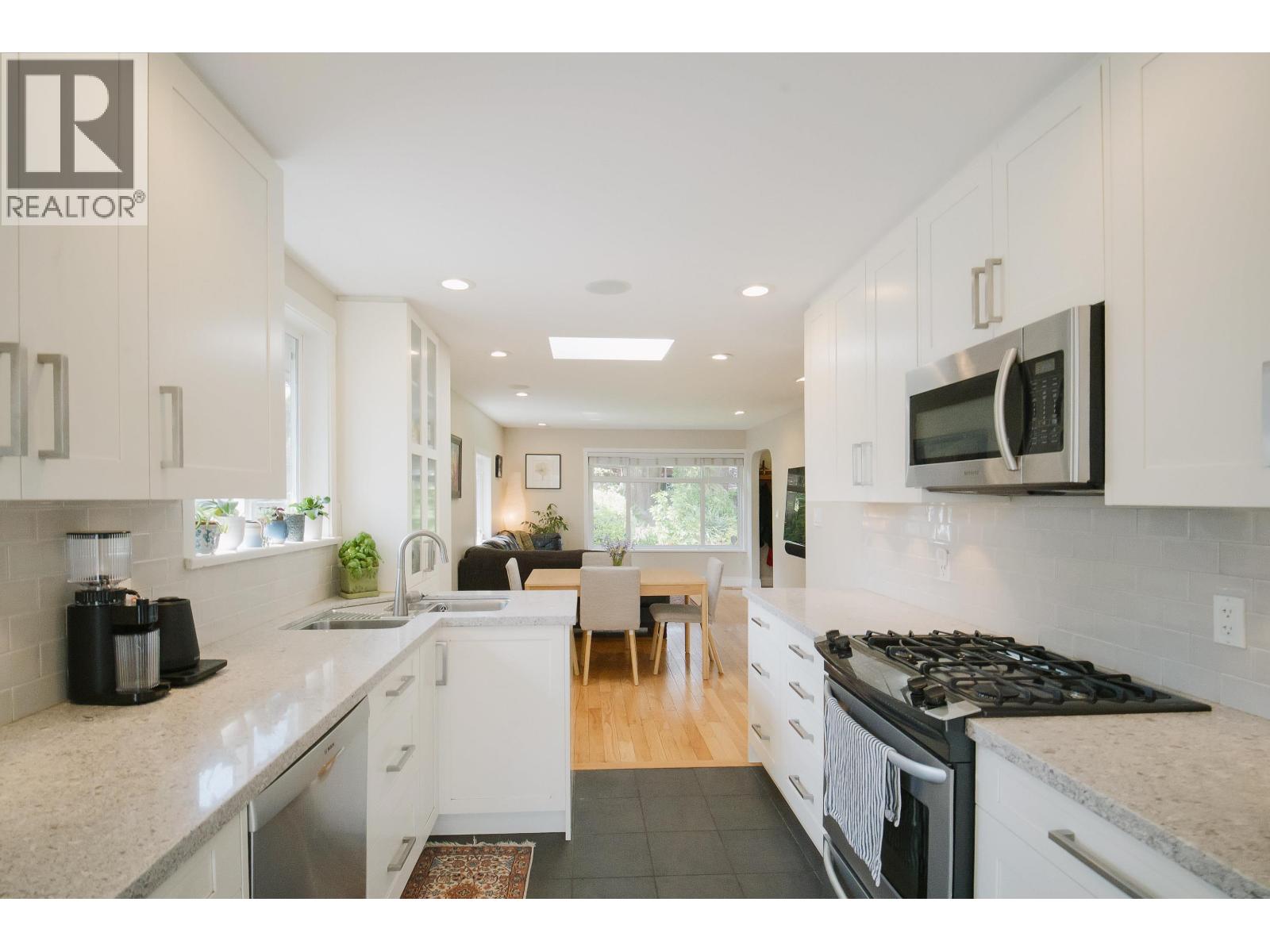 1119 Cloverley Street, North Vancouver, British Columbia  V7L 1N7 - Photo 9 - R3113955