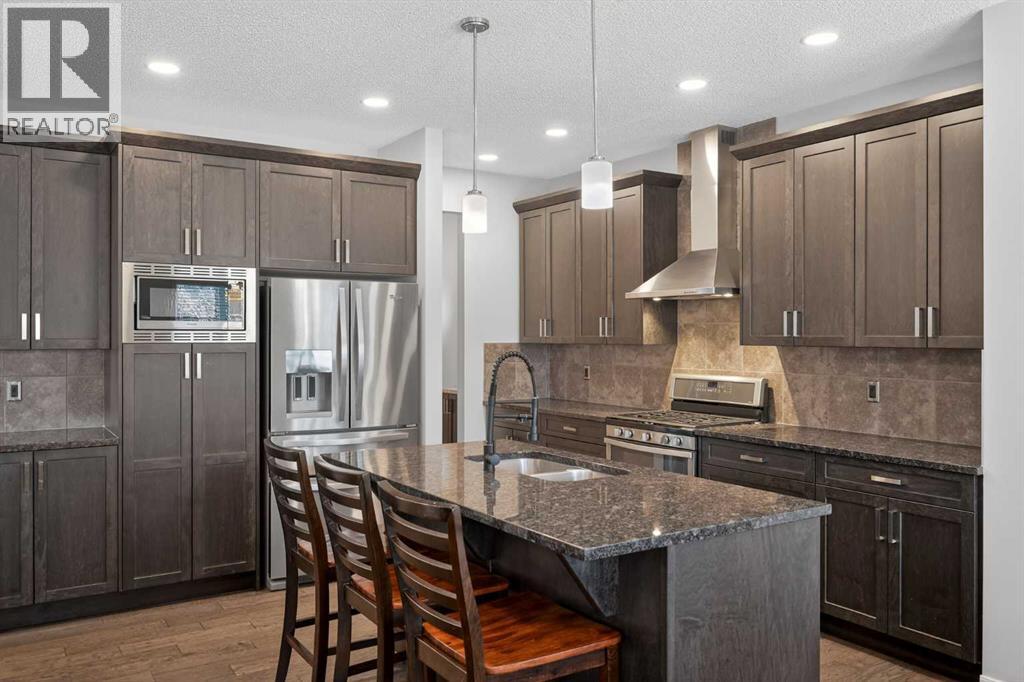 20 Mount Rae Terrace, Okotoks, Alberta  T1S 0M6 - Photo 2 - A2303677