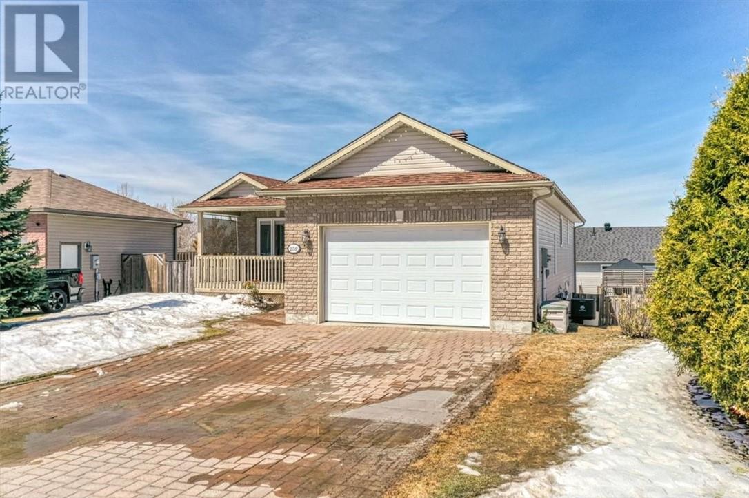 259 Cedar Green Drive, Garson, Ontario  P3L 0A3 - Photo 3 - 2127132