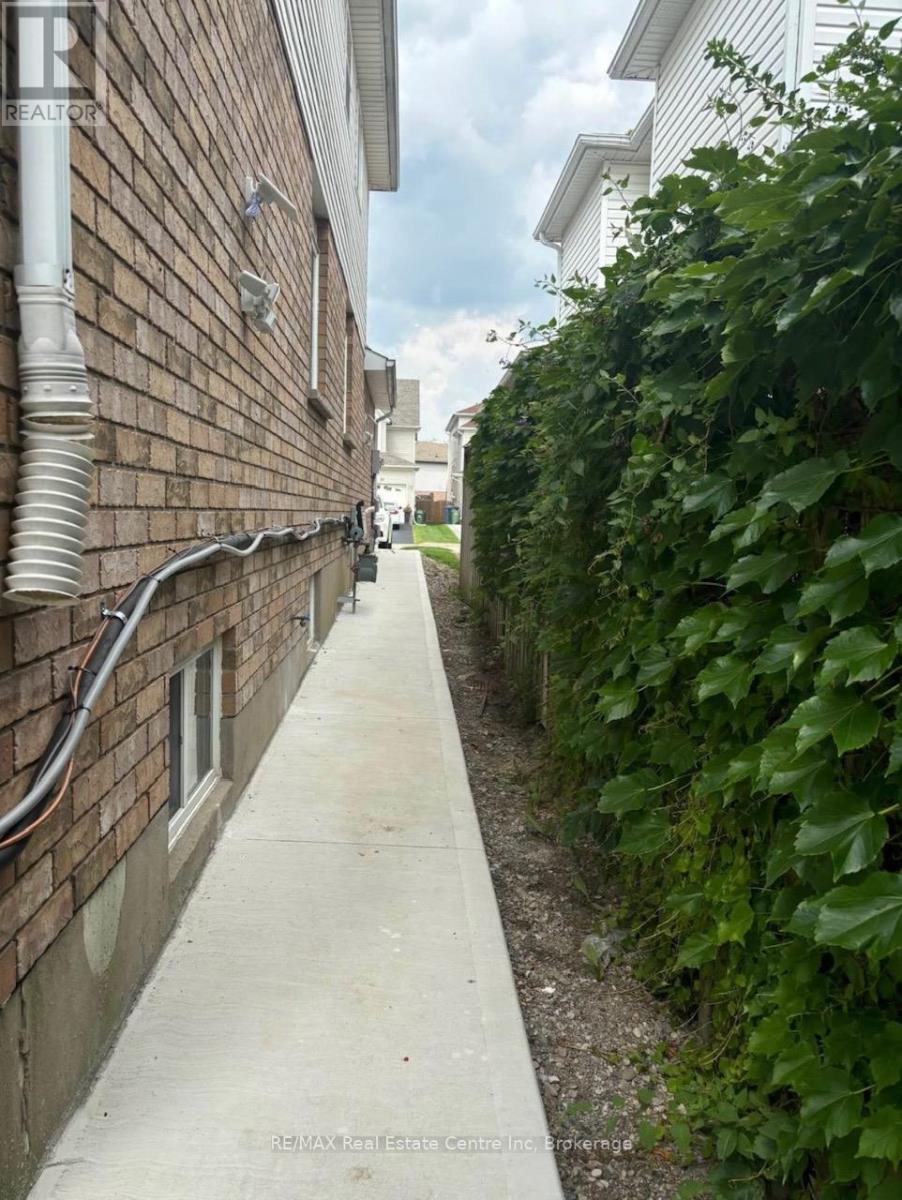 36-B Raspberry Lane, Guelph, Ontario  N1E 7H5 - Photo 3 - X13025506