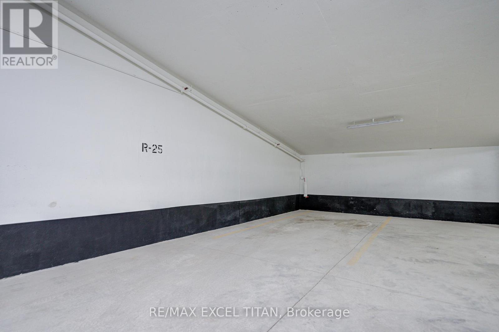 Parking - 5 Lakeview Avenue, Toronto, Ontario  M6J 0H3 - Photo 3 - C13025524