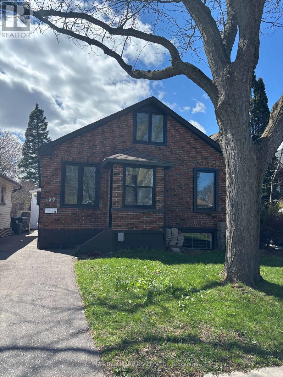 124 SANDOWN AVENUE, Toronto, Ontario