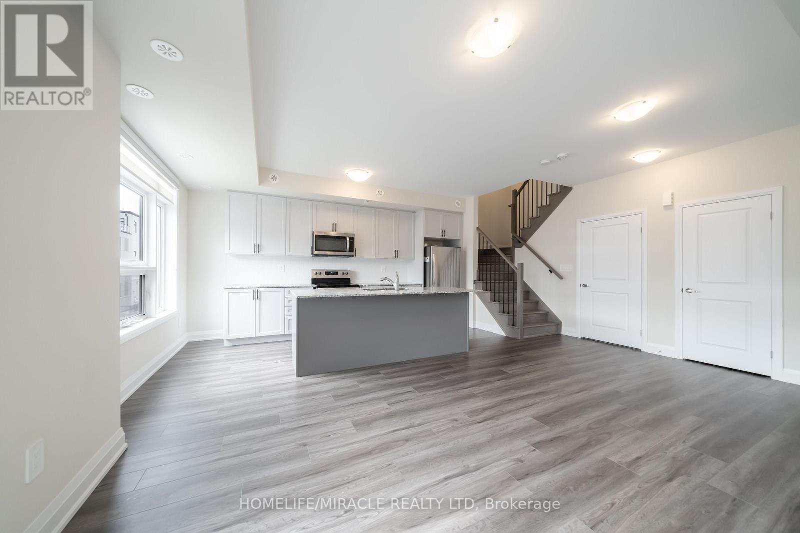 #104 - 1593 Rose Way, Milton, Ontario  L9E 0J2 - Photo 3 - W12968204