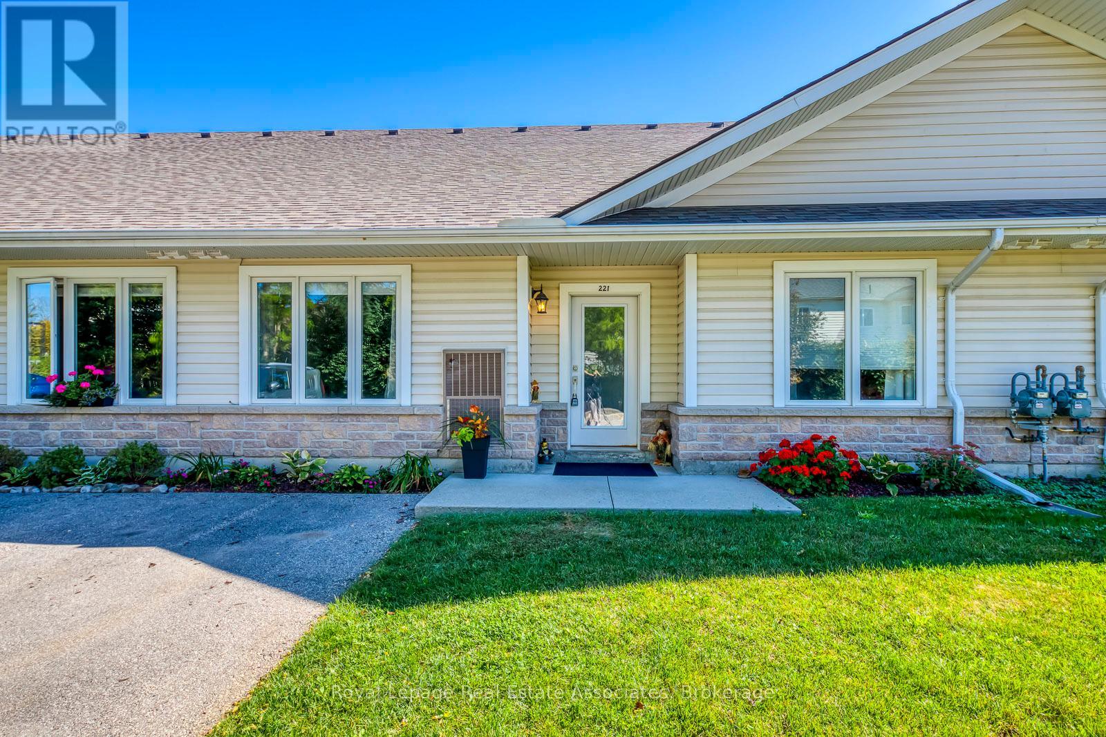 221 - 760 Woodhill Drive, Centre Wellington, Ontario  N1M 3W5 - Photo 3 - X12759276