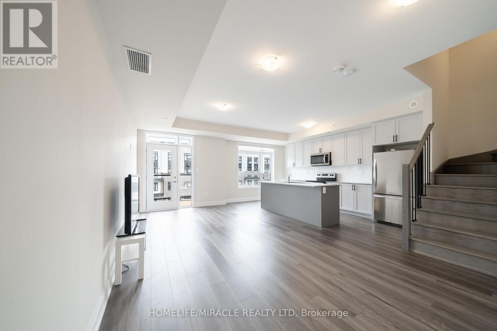 #104 - 1593 Rose Way, Milton, Ontario  L9E 0J2 - Photo 2 - W12968204