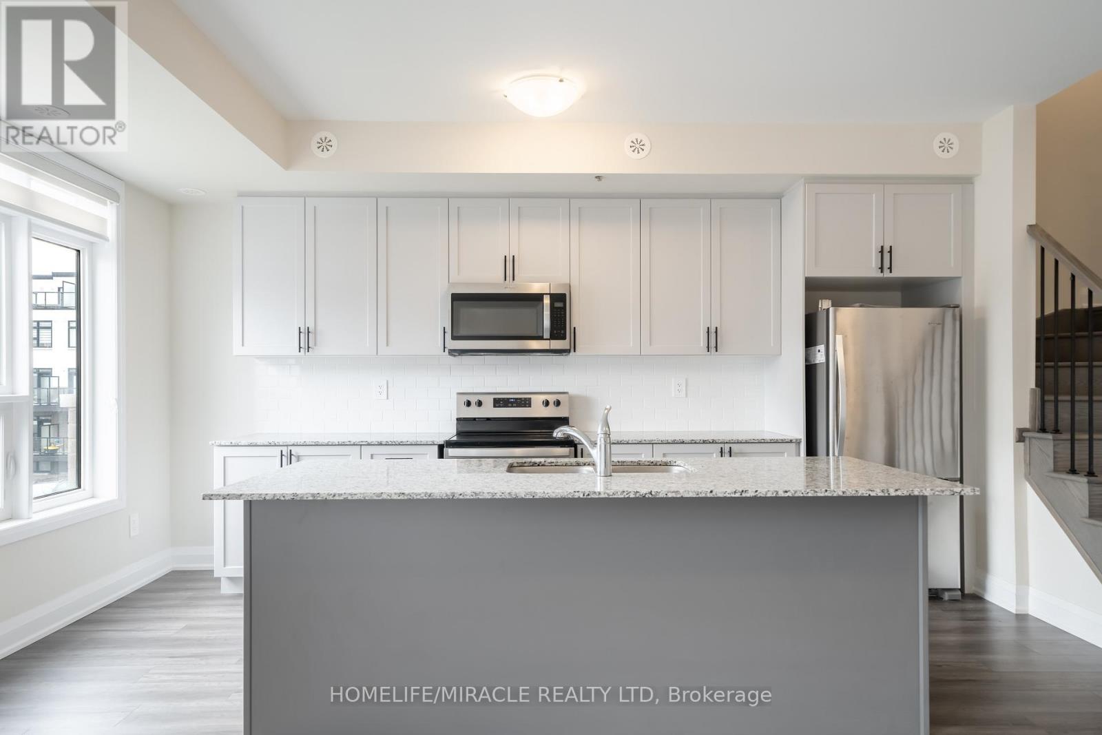 #104 - 1593 Rose Way, Milton, Ontario  L9E 0J2 - Photo 4 - W12968204