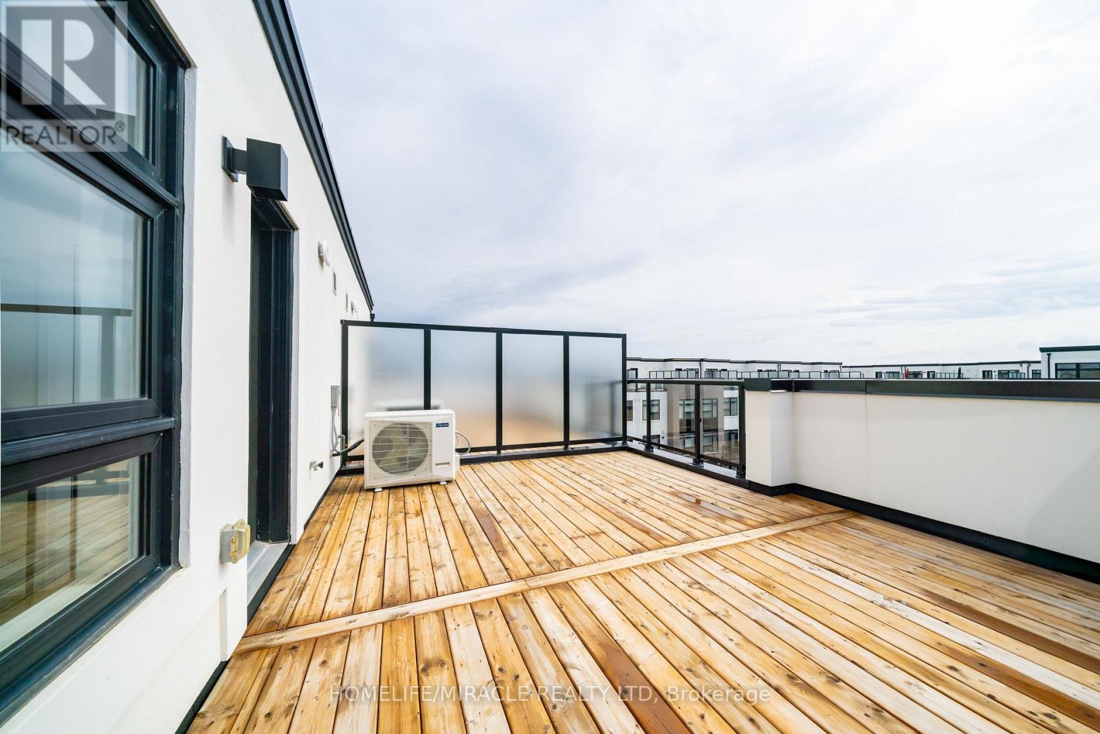 #104 - 1593 Rose Way, Milton, Ontario  L9E 0J2 - Photo 12 - W12968204