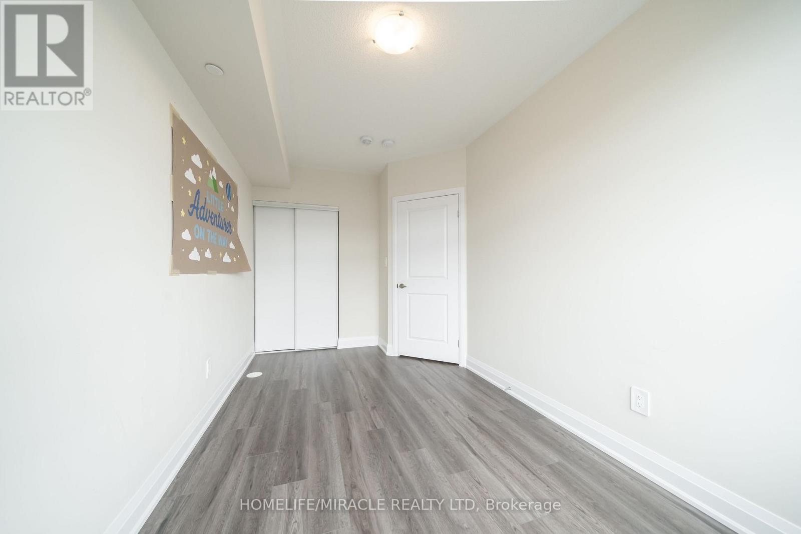 #104 - 1593 Rose Way, Milton, Ontario  L9E 0J2 - Photo 8 - W12968204