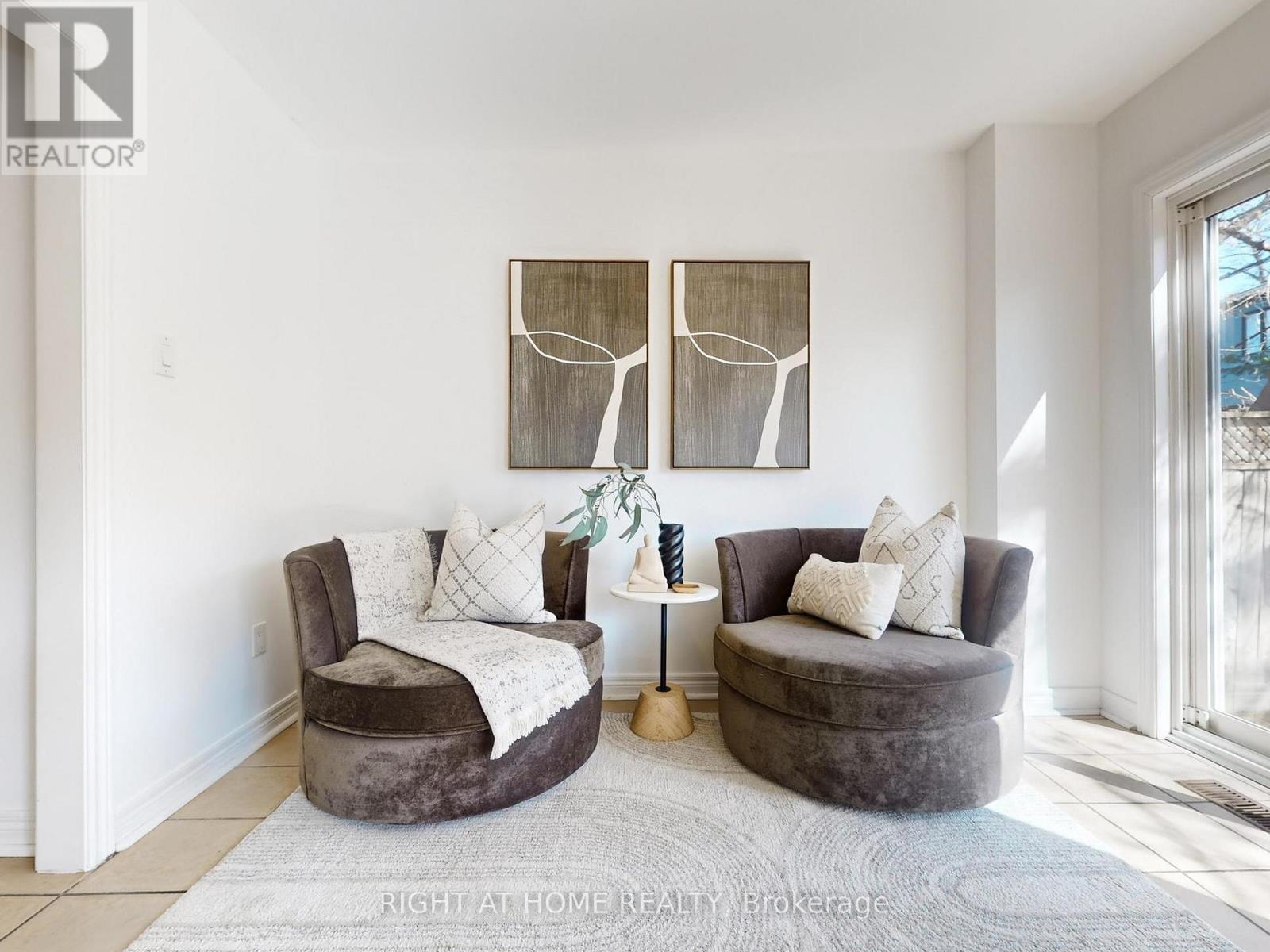 1021 Craven Road, Toronto, Ontario  M4J 4V7 - Photo 14 - E13025460