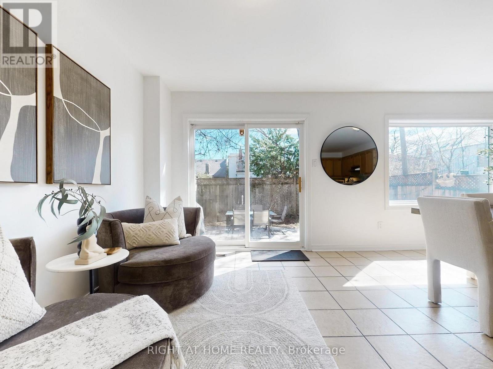 1021 Craven Road, Toronto, Ontario  M4J 4V7 - Photo 15 - E13025460