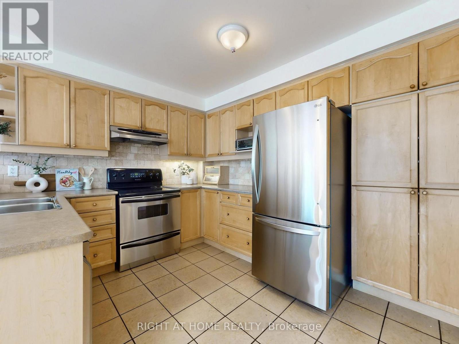 1021 Craven Road, Toronto, Ontario  M4J 4V7 - Photo 16 - E13025460