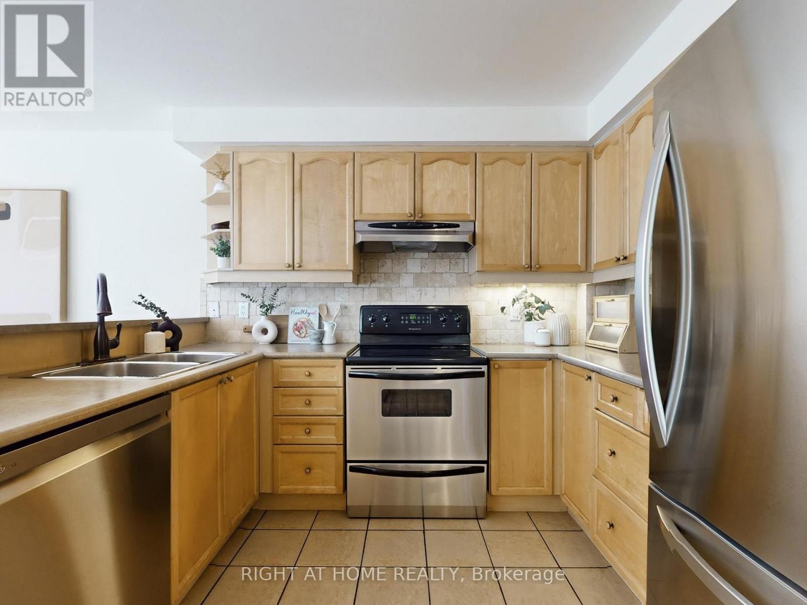 1021 Craven Road, Toronto, Ontario  M4J 4V7 - Photo 17 - E13025460