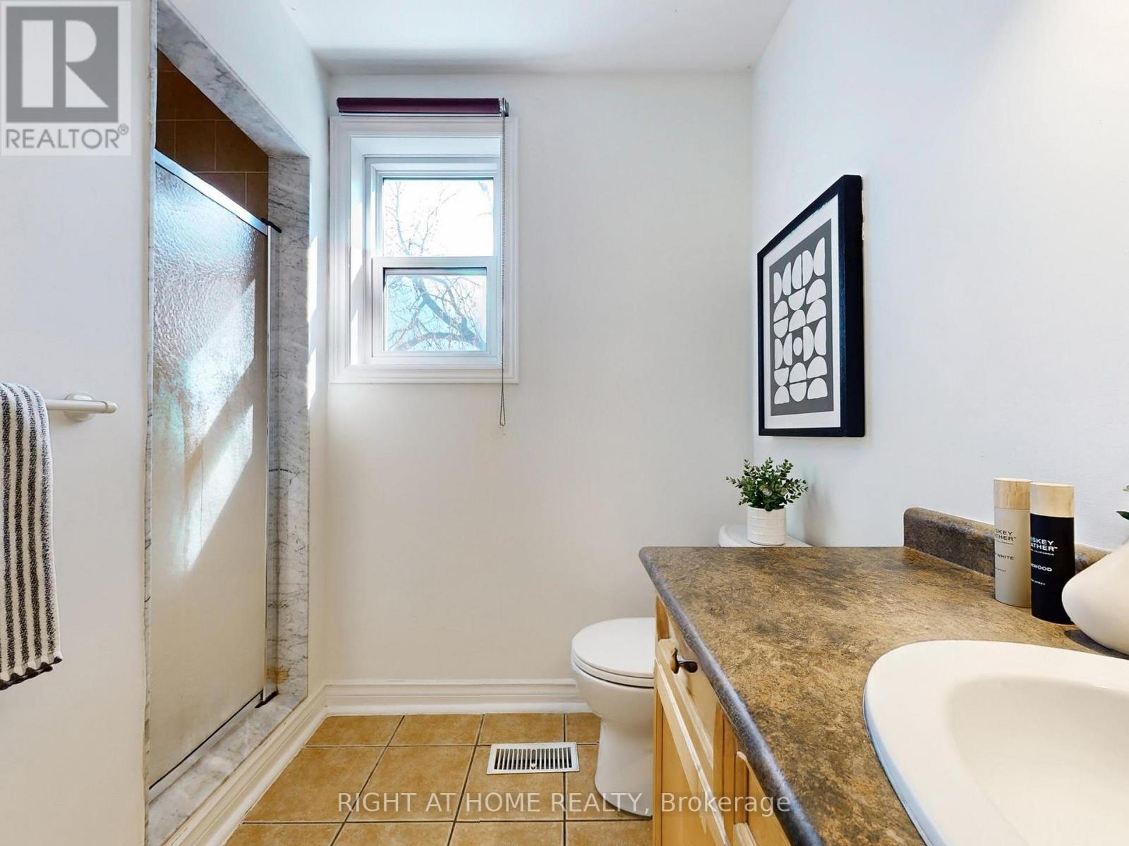 1021 Craven Road, Toronto, Ontario  M4J 4V7 - Photo 38 - E13025460