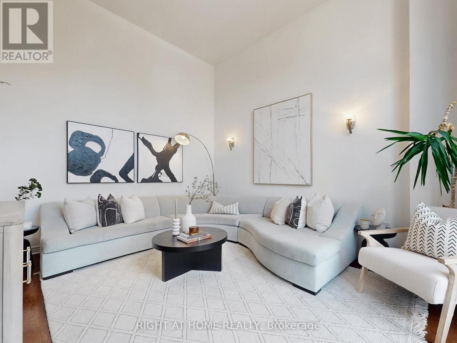 1021 Craven Road, Toronto, Ontario  M4J 4V7 - Photo 4 - E13025460