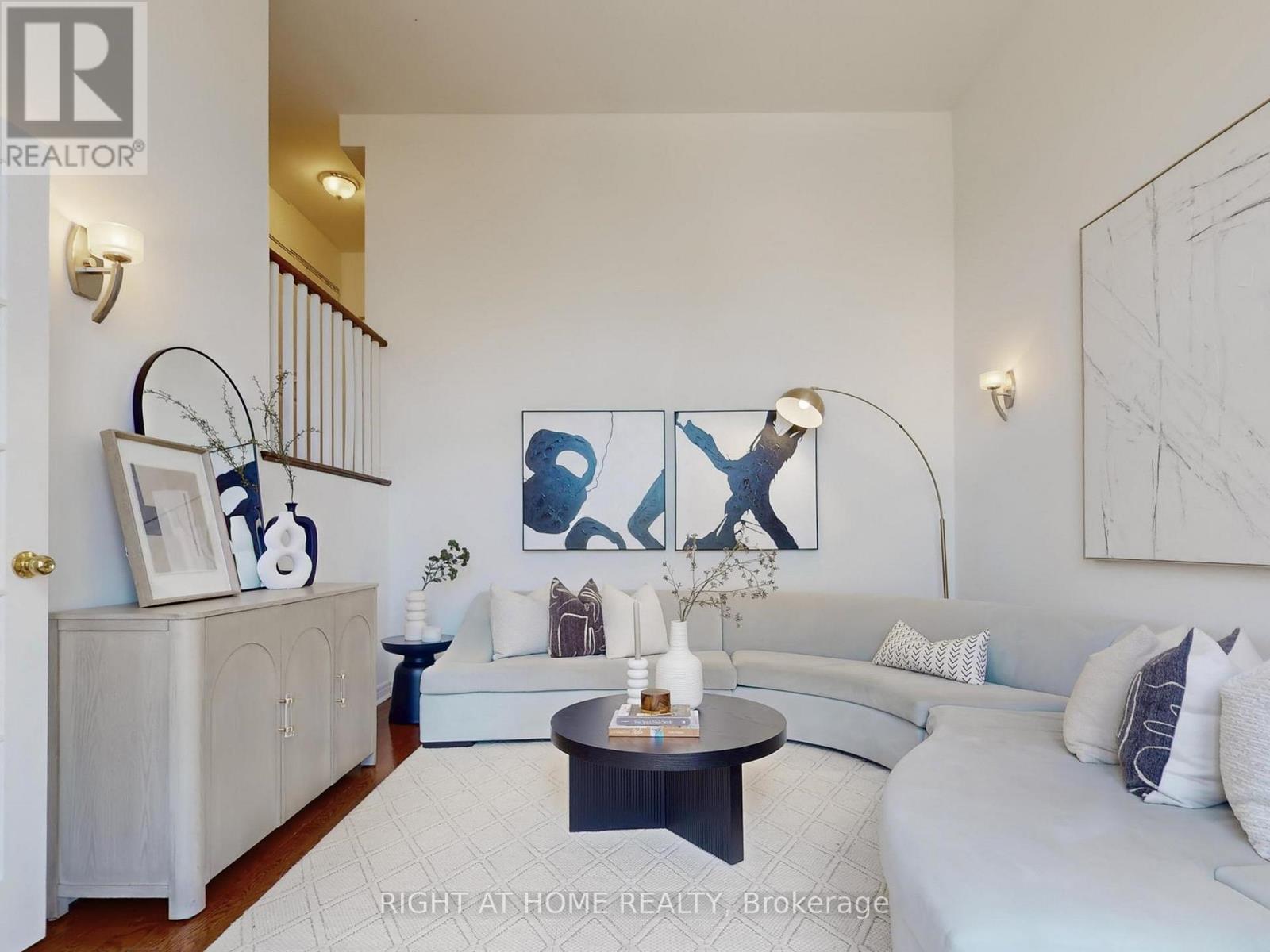 1021 Craven Road, Toronto, Ontario  M4J 4V7 - Photo 5 - E13025460