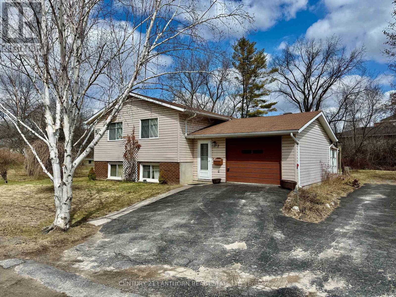 3 Champlain Street, Centre Hastings, Ontario  K0K 2K0 - Photo 2 - X12828472