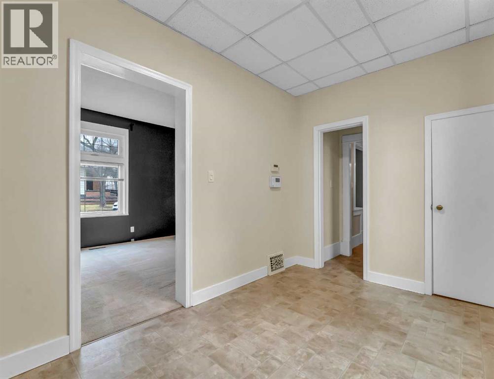 102 4 Street Sw, Medicine Hat, Alberta  T1A 4E3 - Photo 11 - A2298810