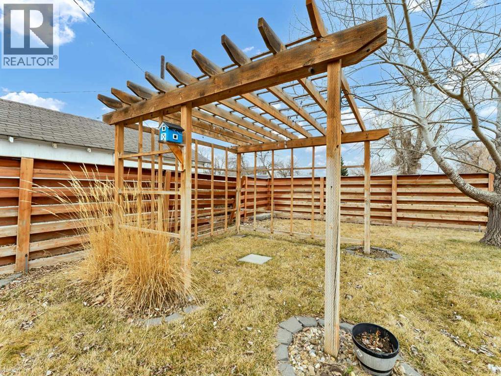 102 4 Street Sw, Medicine Hat, Alberta  T1A 4E3 - Photo 30 - A2298810