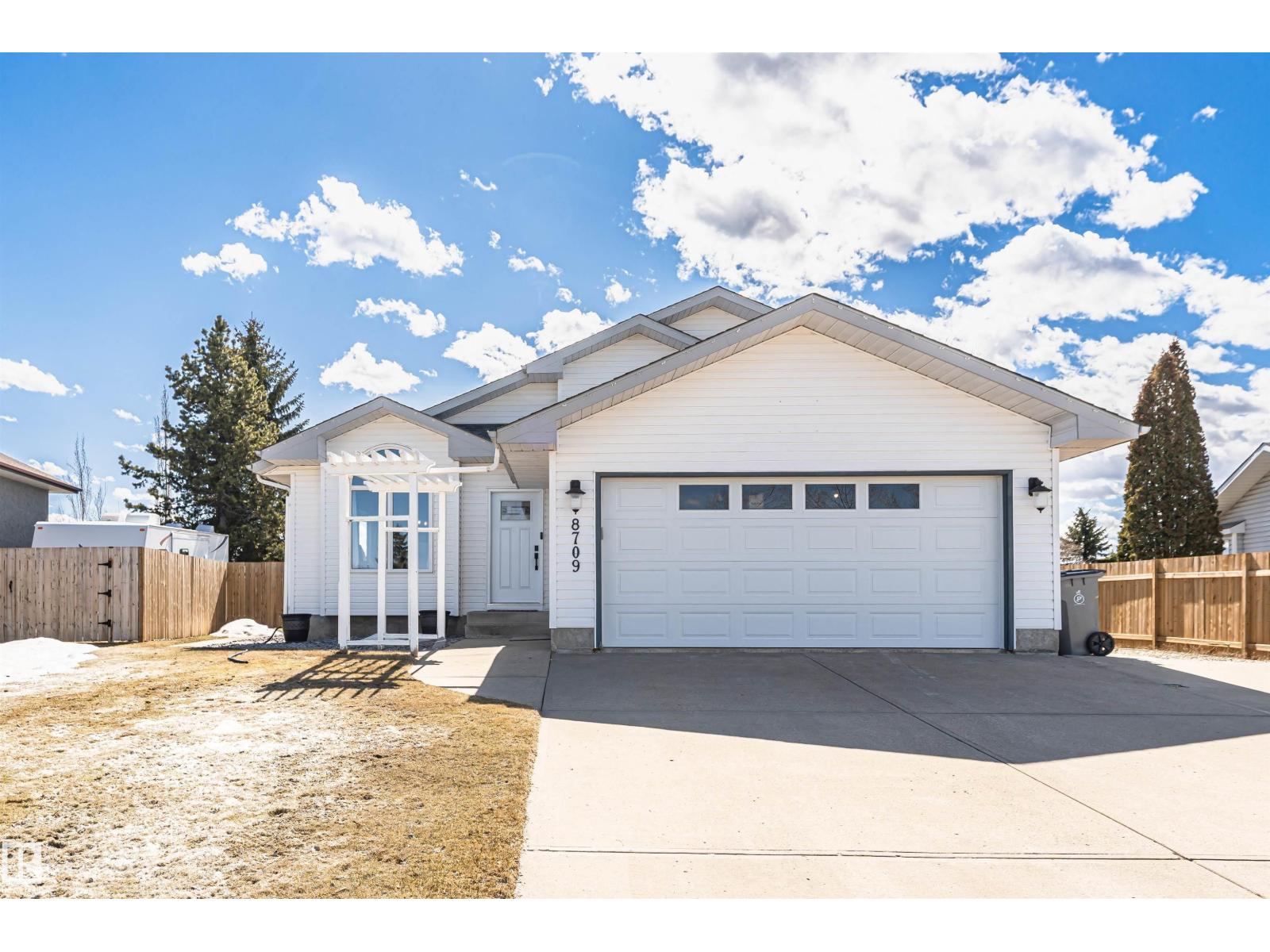 8709 102 AV, morinville, Alberta