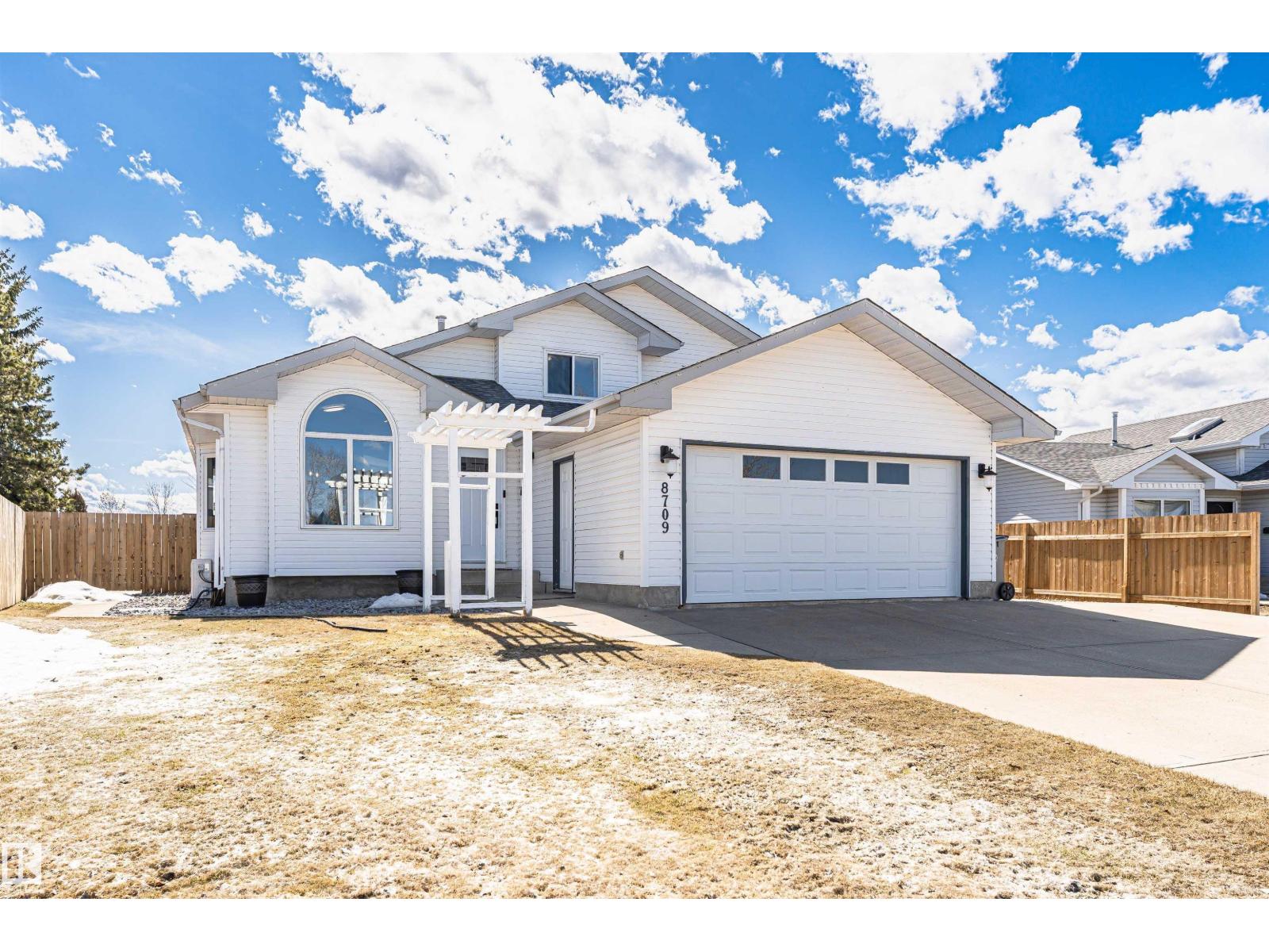 8709 102 Av, Morinville, Alberta  T8R 1B7 - Photo 2 - E4483336