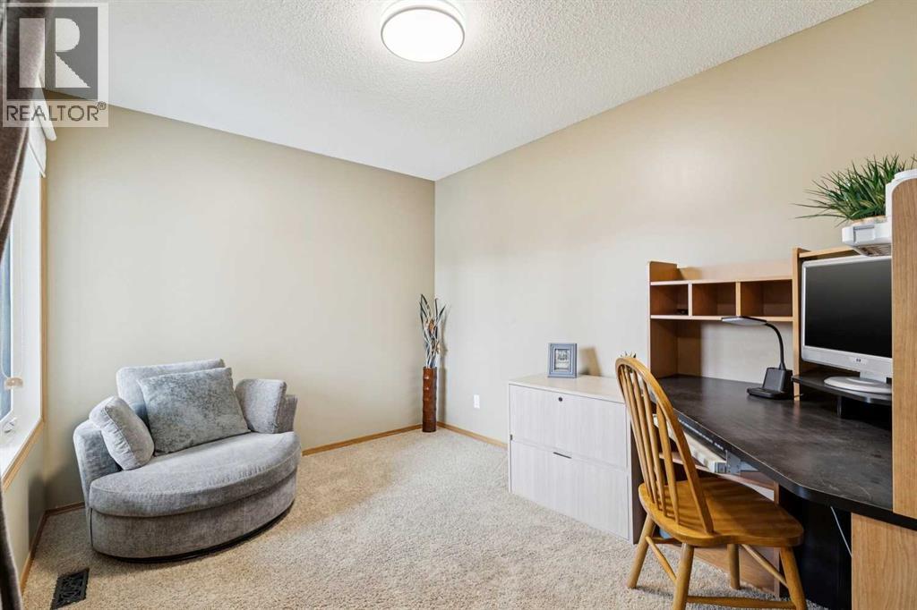 70 Tuscarora Close NW, Calgary, Alberta  T3L 2E2 - Photo 3 - A2283059