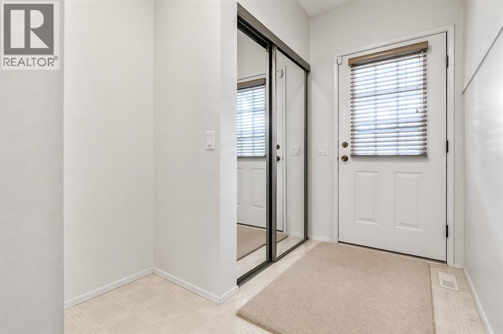 32, 5019 46 Avenue SW, Calgary, Alberta  T3E 6R1 - Photo 2 - A2293736