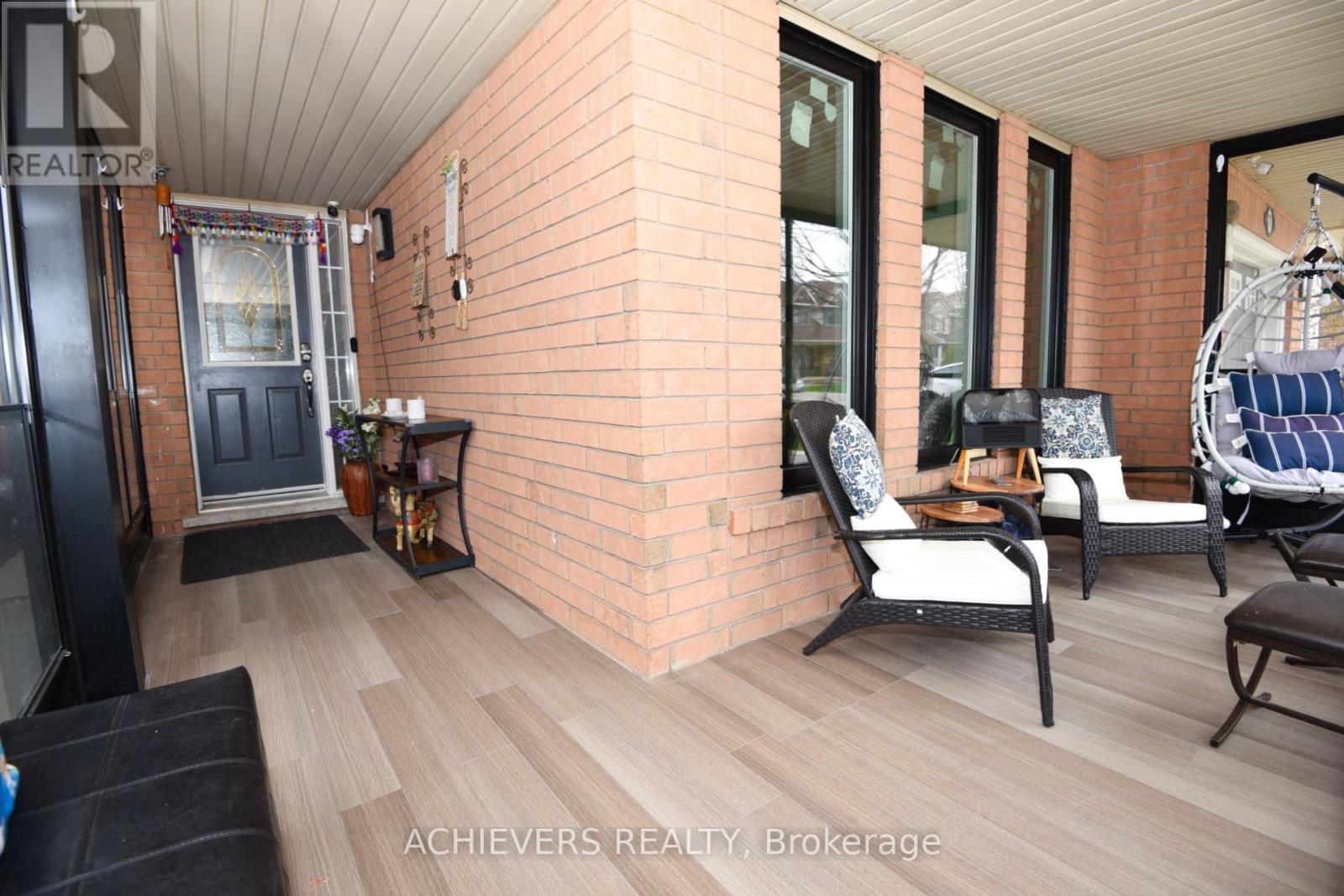 77 Thorpe Crescent, Brampton, Ontario  L7A 1P8 - Photo 4 - W13025494