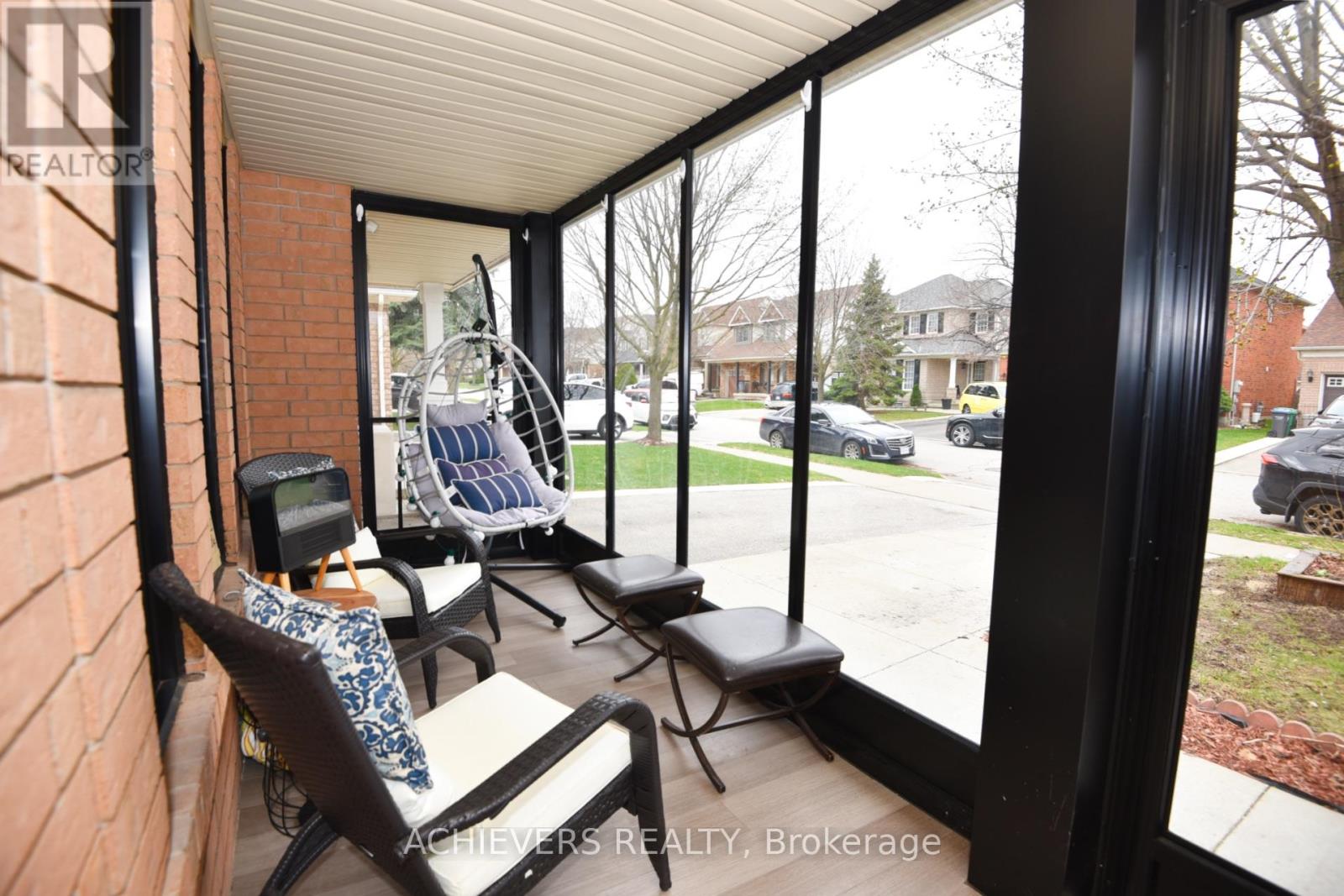 77 Thorpe Crescent, Brampton, Ontario  L7A 1P8 - Photo 5 - W13025494