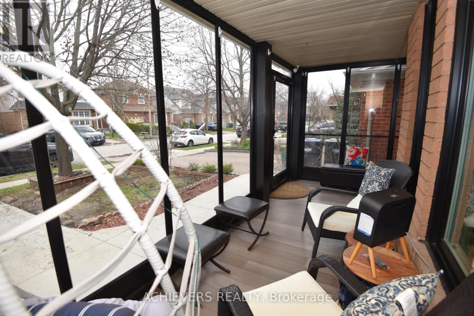 77 Thorpe Crescent, Brampton, Ontario  L7A 1P8 - Photo 6 - W13025494