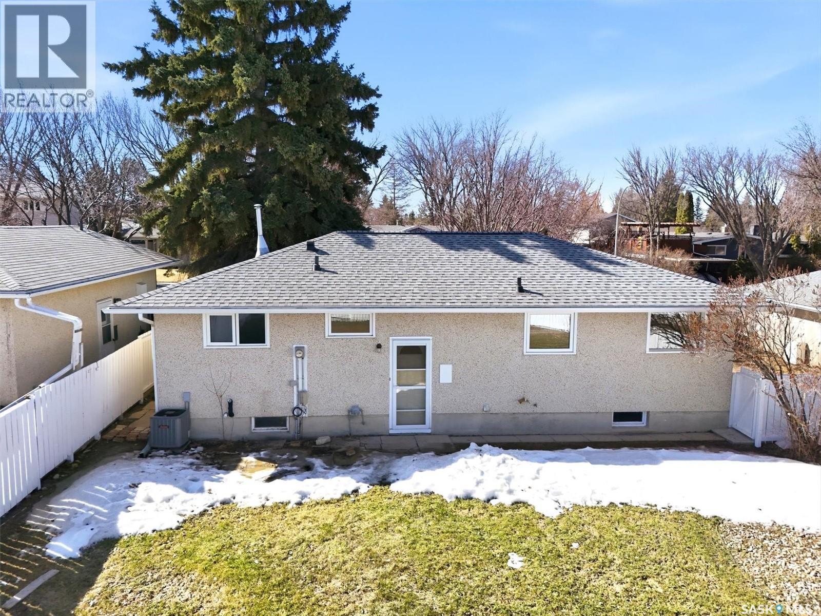 1 Sparling Crescent, Saskatoon, Saskatchewan  S7H 3M1 - Photo 3 - SK033420