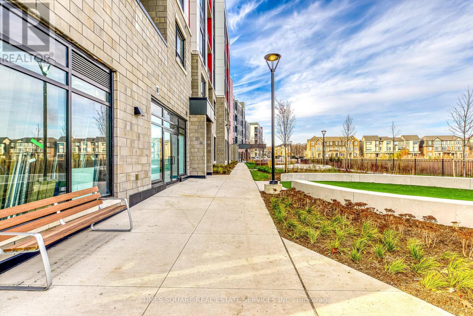 312 - 3265 Carding Mill Trail W, Oakville, Ontario  L6M 5P7 - Photo 3 - W13025568