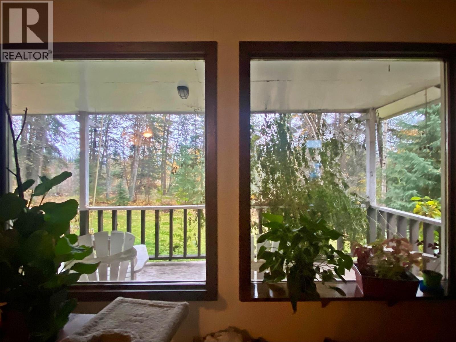 541 24 Highway, Little Fort, British Columbia  V0E 1C0 - Photo 5 - 10384174