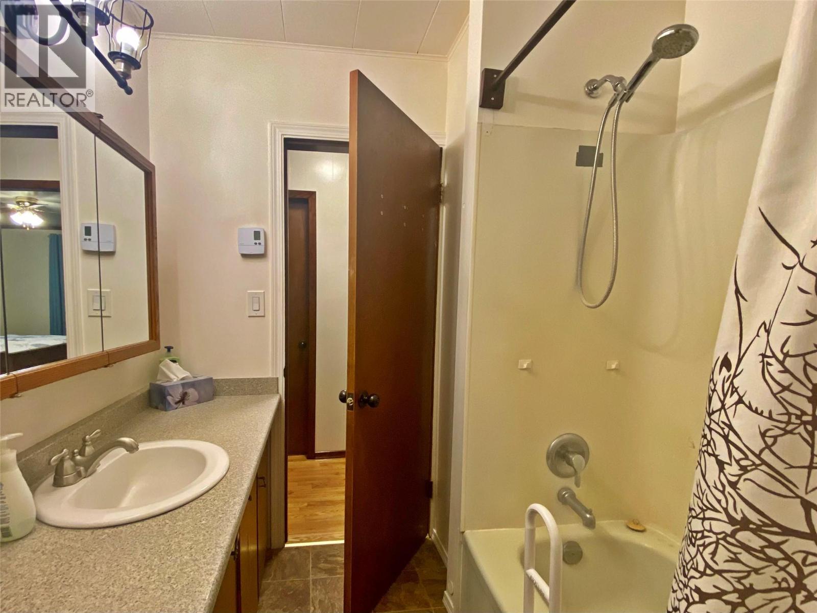 541 24 Highway, Little Fort, British Columbia  V0E 1C0 - Photo 13 - 10384174