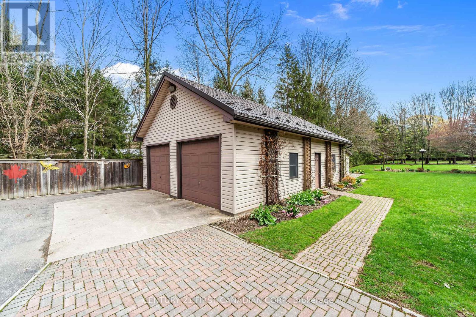 Photo 10 of 48 for 33396 Queen Street