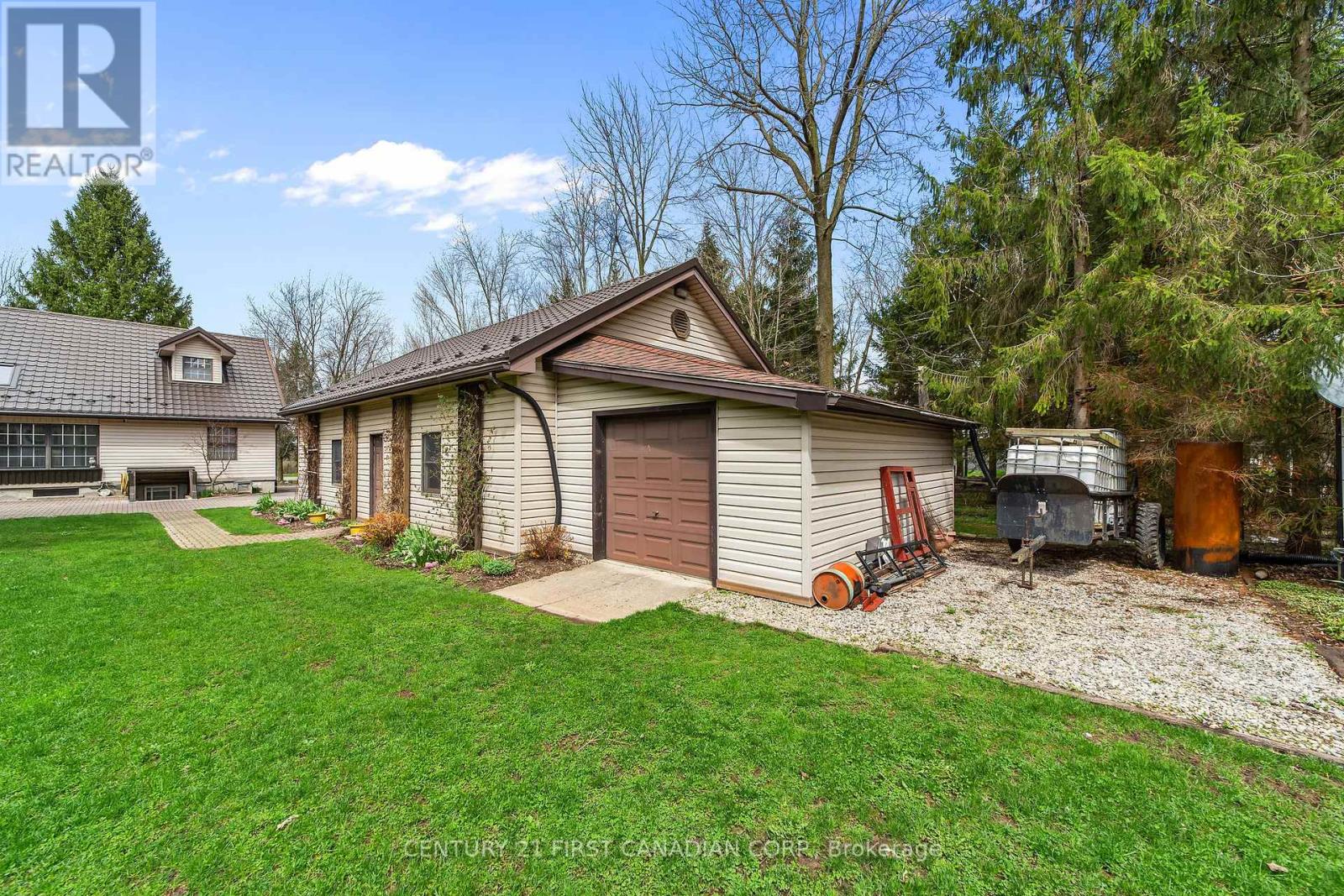 Photo 18 of 48 for 33396 Queen Street