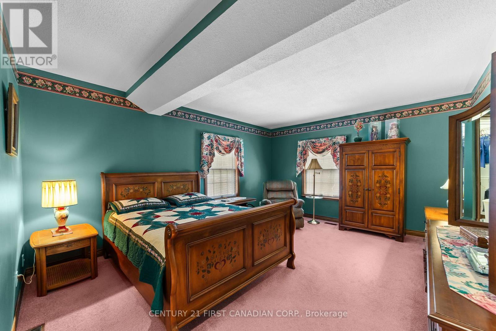 Photo 33 of 48 for 33396 Queen Street