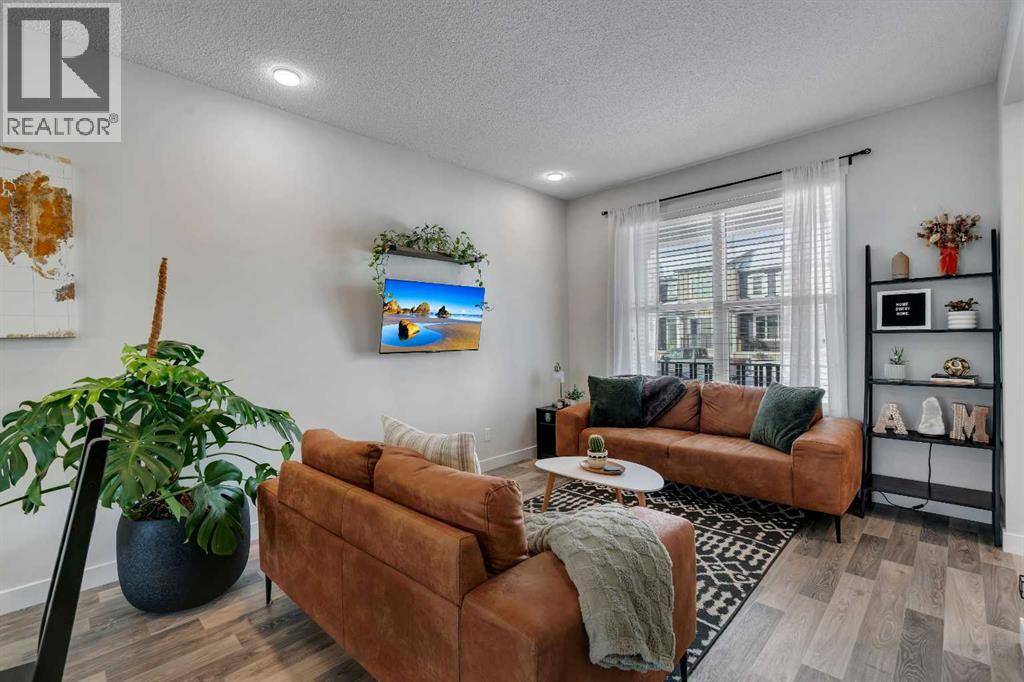 24 Carringvue Way NW, Calgary, Alberta  T3P 1K8 - Photo 3 - A2293180