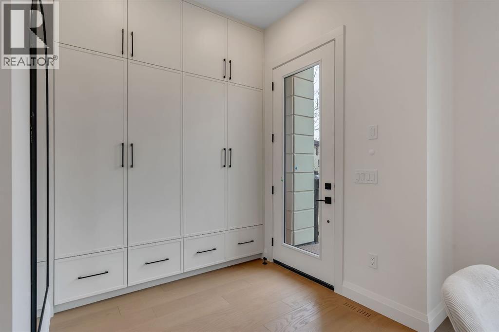 Unit 1, 2032 Bowness Road NW, Calgary, Alberta  T2N 3K8 - Photo 2 - A2296806