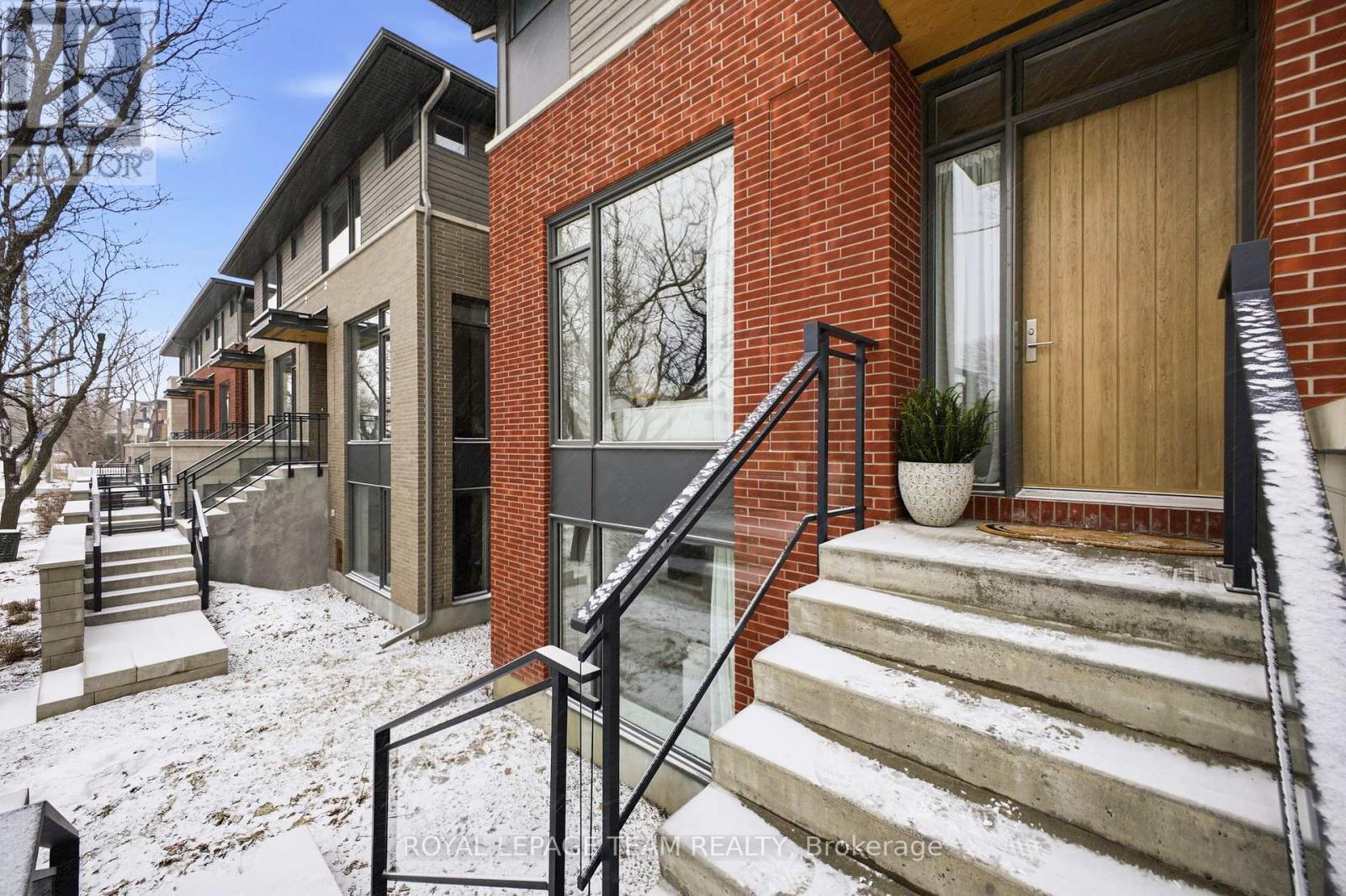 526 Edison Avenue, Ottawa, Ontario  K2A 3Y5 - Photo 3 - X13025680