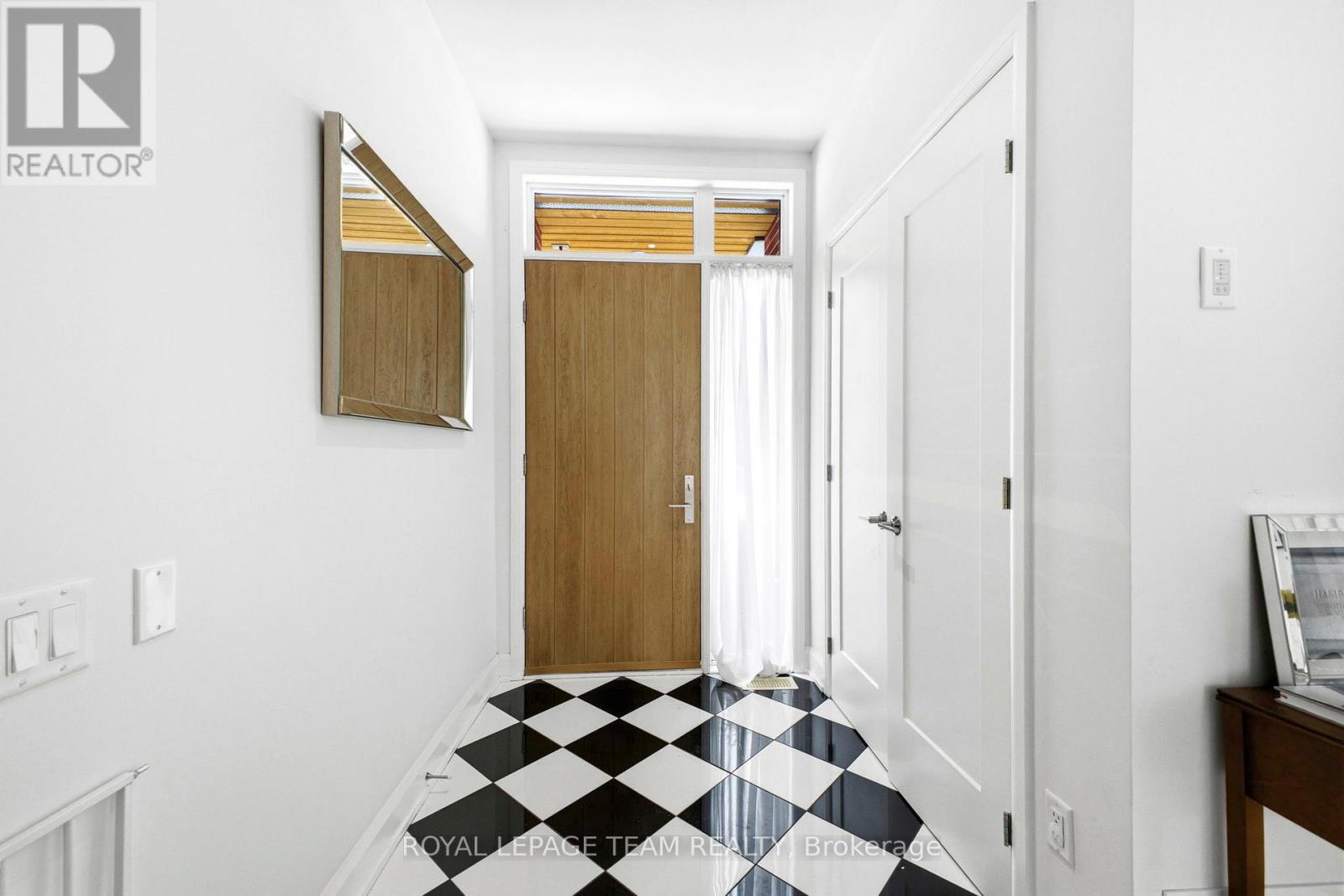 526 Edison Avenue, Ottawa, Ontario  K2A 3Y5 - Photo 4 - X13025680