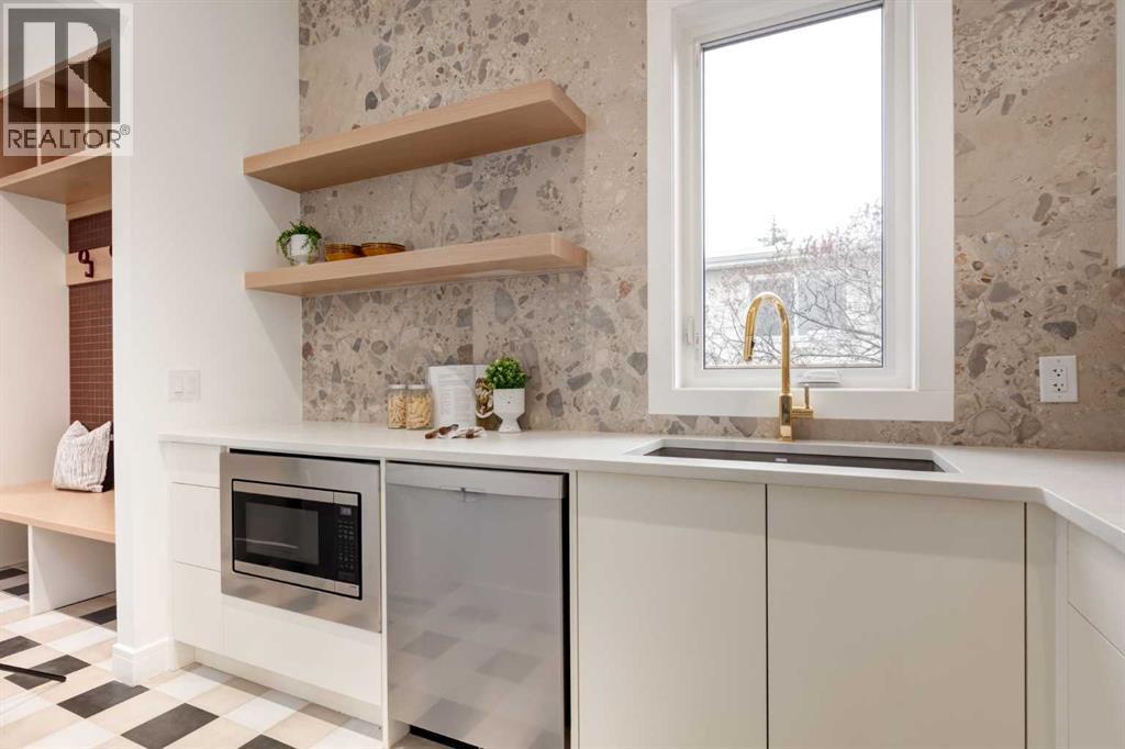 8812 33 Avenue NW, Calgary, Alberta  T3B 1M5 - Photo 10 - A2299699