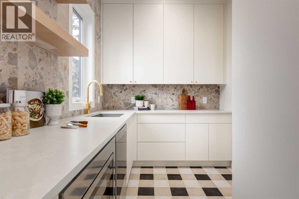 8812 33 Avenue NW, Calgary, Alberta  T3B 1M5 - Photo 11 - A2299699