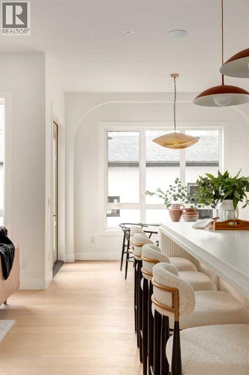 8812 33 Avenue NW, Calgary, Alberta  T3B 1M5 - Photo 5 - A2299699