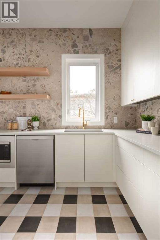 8812 33 Avenue NW, Calgary, Alberta  T3B 1M5 - Photo 9 - A2299699