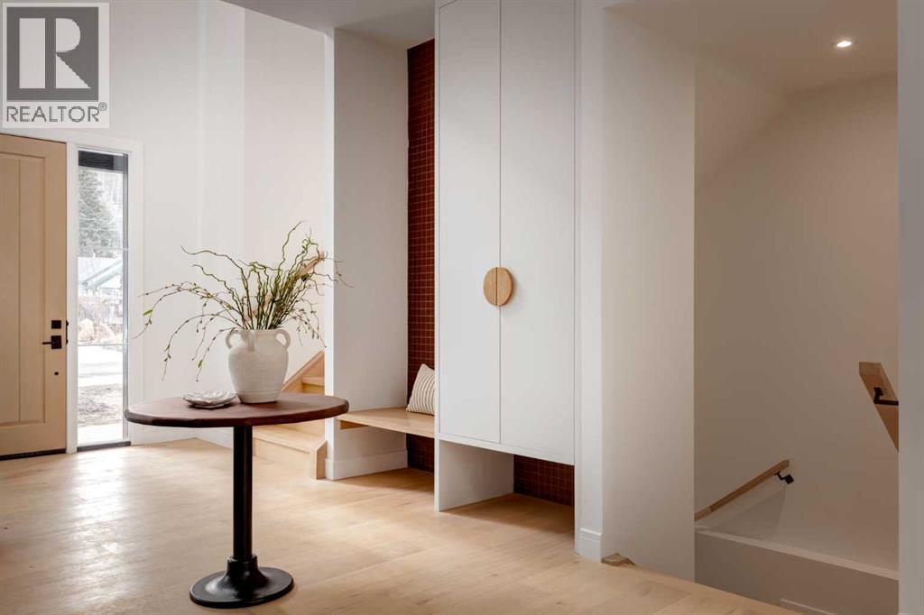 8812 33 Avenue NW, Calgary, Alberta  T3B 1M5 - Photo 12 - A2299699